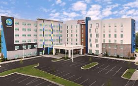 Hampton Inn & Suites Charlotte Airport Lake Pointe